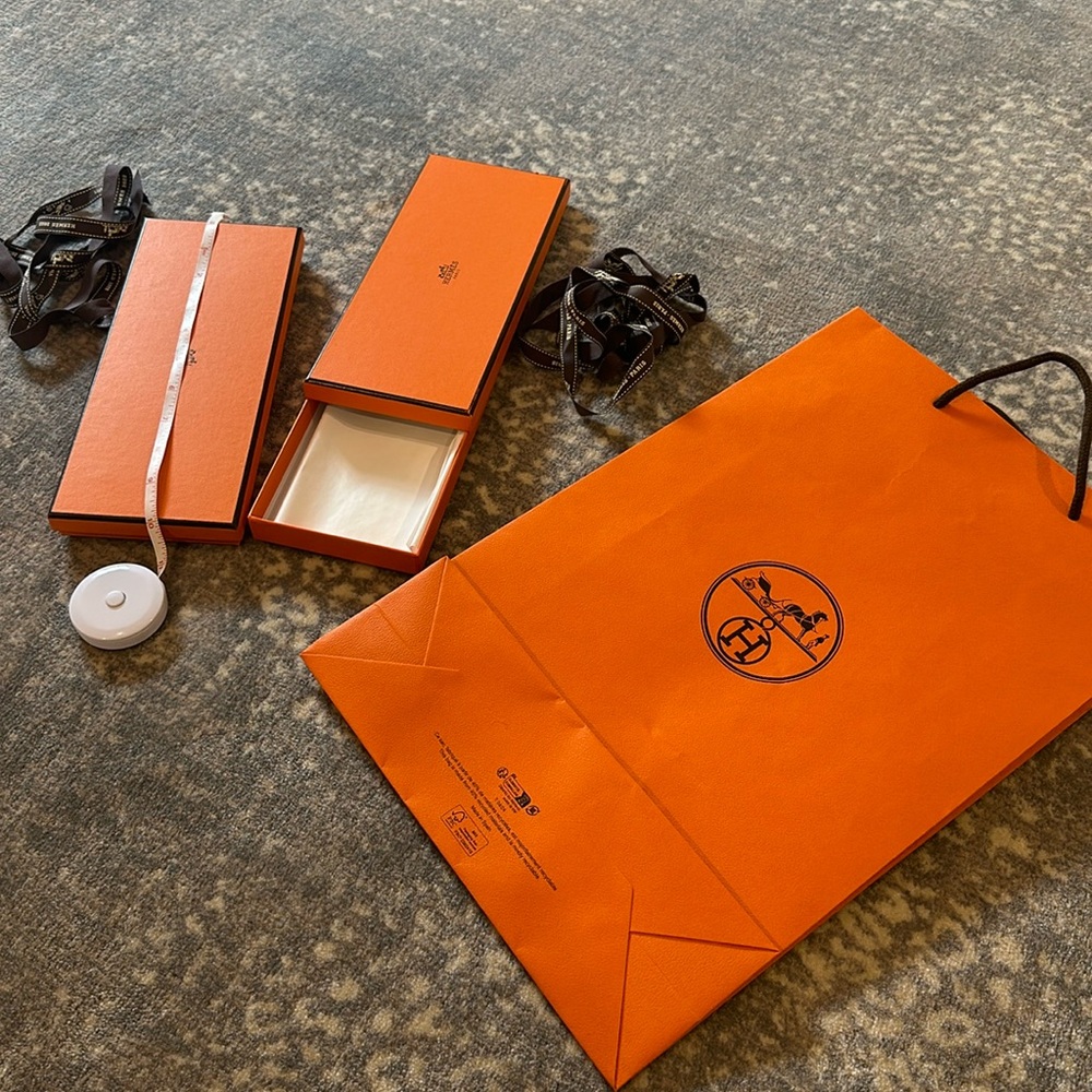 HERMES (2) BOXS SHOPPING BAG AND (2) RIBBONS HERMES
